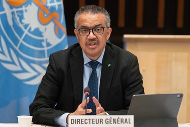 Jefe de la OMS llama a los países ricos a compartir las vacunas con los pobres