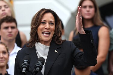 Hillary Clinton dice que Kamala Harris tiene talento, experiencia y puede derrotar a Trump