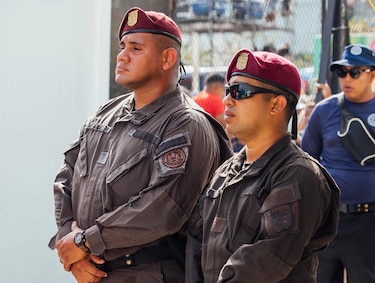 Reactivan licitación de casi medio millón para uniformes de la Policía Municipal