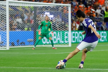Japón le niega la victoria a Koeman con tenacidad y resiliencia