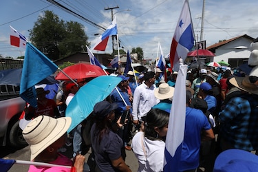 Protesta de docentes interrumpe festividad del Corpus Christi en La Villa de Los Santos
