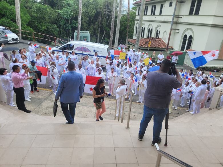 El procurador González sostiene que el contrato minero es inconstitucional