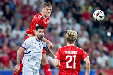 Dinamarca se conforma y elimina a Serbia