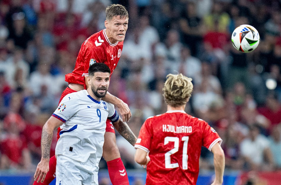 Dinamarca se conforma y elimina a Serbia