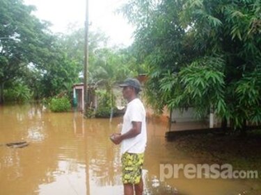 Santeños se inundan por quinta vez en lo que va de 2010