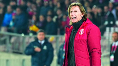 Gareca viajó a Europa para buscar refuerzos
