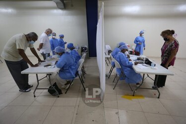 La madrugada de este miércoles llegan 42,210 vacunas contra la Covid-19; Cortizo recibe la primera dosis