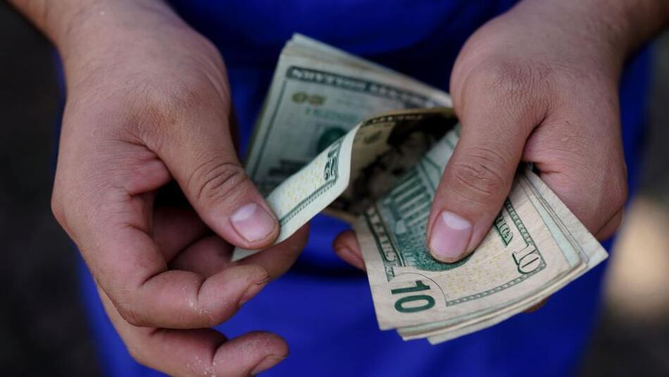 Los países de América Latina que tienen deflación y por qué una caída de precios no siempre es tan buena como parece