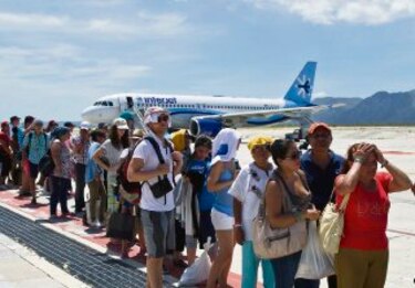 México evacua a turistas por ´Odile´