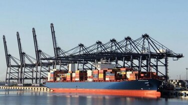 Andronikos de la naviera Cosco, primer buque que transitará por nuevas esclusas del Canal ampliado