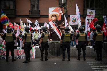 Presidente Pedro Castillo se salva de ser destituido por el Congreso de Perú