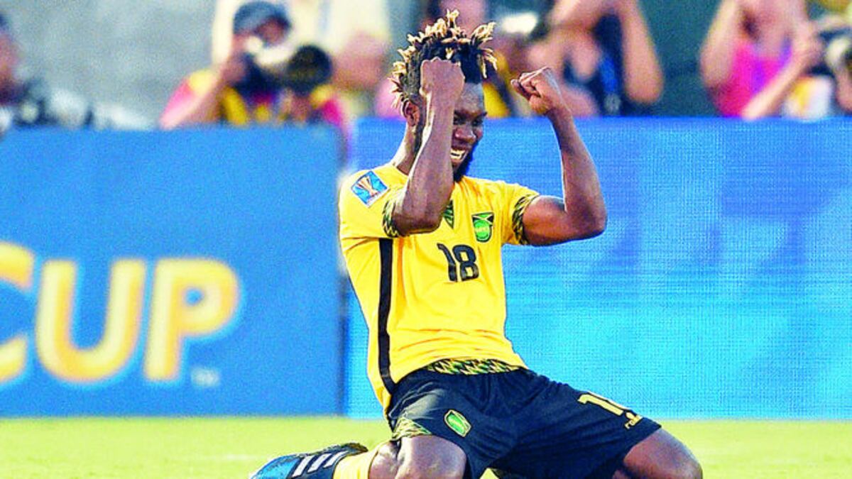 Owayne Gordon, de Jamaica, celebra la histórica victoria. USA TODAY Sports