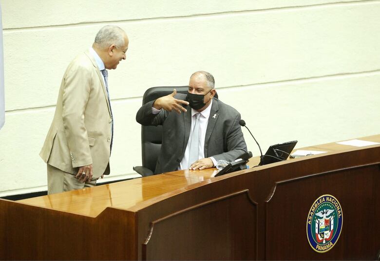 Más trabajo en comisiones, pero grandes deudas por saldar: la recta final de la Asamblea