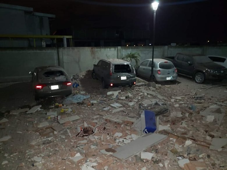 Catorce heridos, tres de gravedad, deja explosión en edificio de Costa Sur