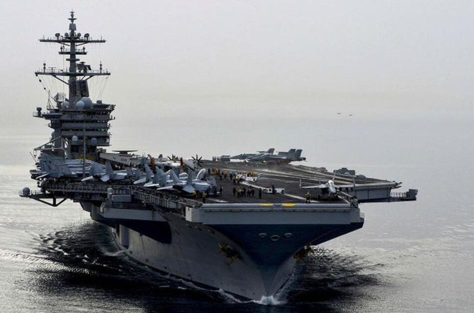 Barcos iraníes que iban a Yemen huyen de buques estadounidenses