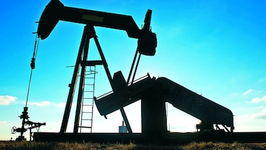 Precio del petróleo cae por anuncio de Libia
