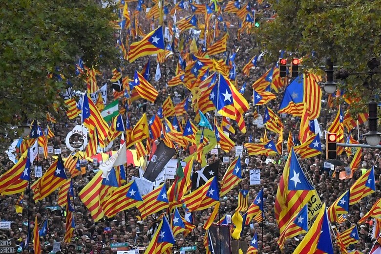 Decenas de miles de manifestantes exigen declarar independencia de Cataluña