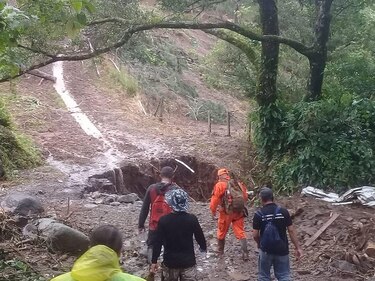 Nuevos deslaves en zonas afectadas; cierres de calles impiden traslado de 11 toneladas de ayuda humanitaria