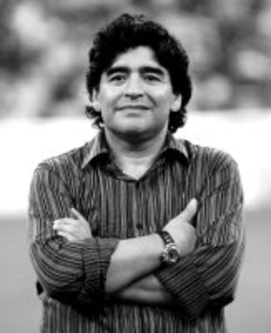 Canales se disputan a Maradona