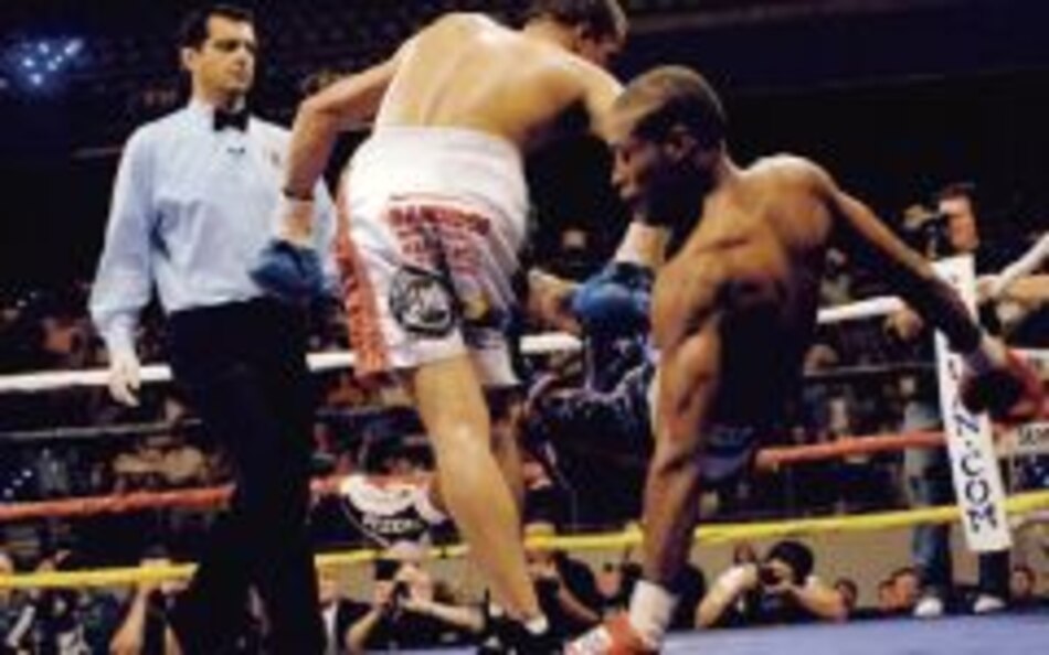 Empujan al campeón, pero retiene su título