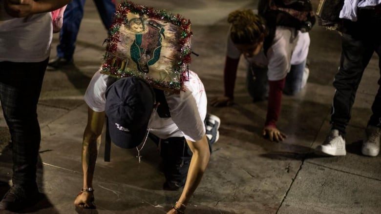 La aparición en 1531 que dio origen a la veneración de la Virgen de Guadalupe y que se celebra este viernes en México