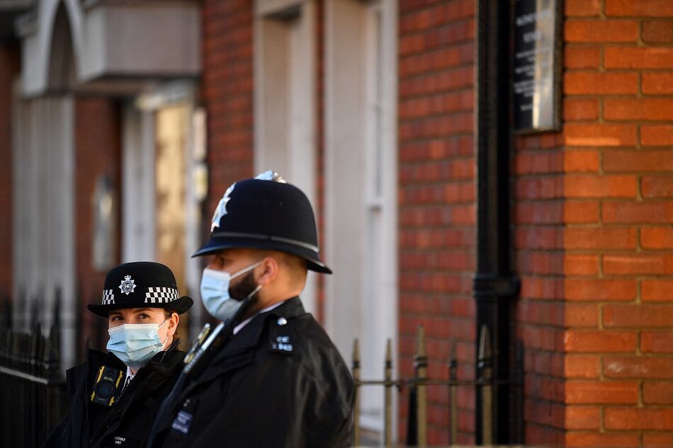 Esposo de la reina Isabel II es trasladado de hospital para exámenes cardíacos