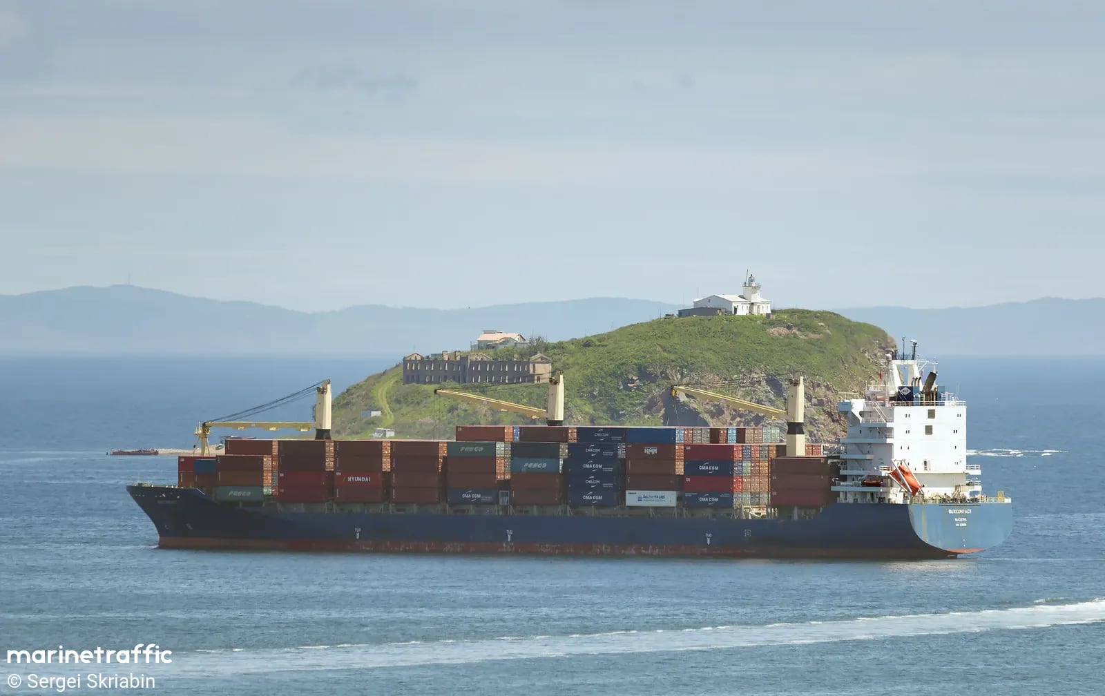 Tensión en Ormuz: Irán retiene buques portacontenedores