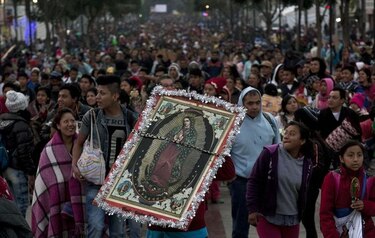 Millones de fieles veneran a la virgen de Guadalupe en la ciudad de México