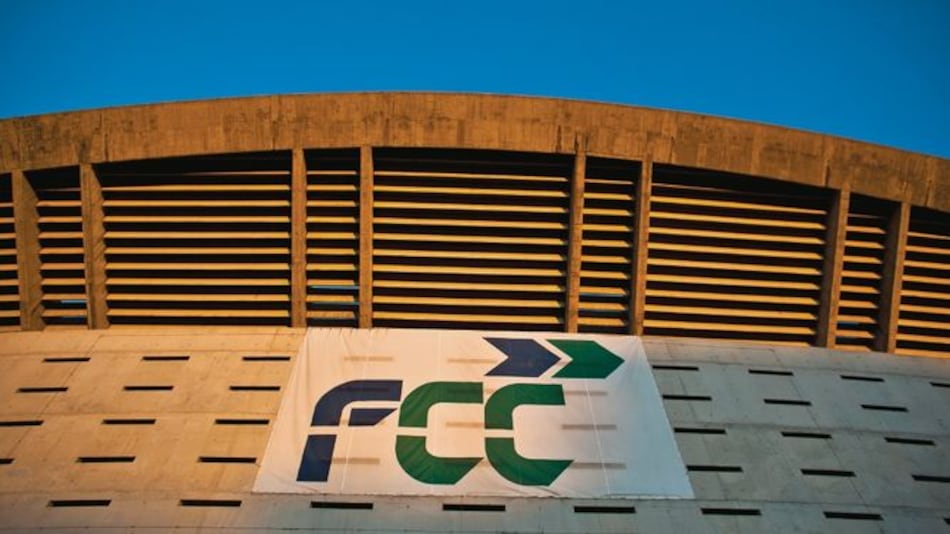 FCC consuma la venta del 49% de Aqualia
