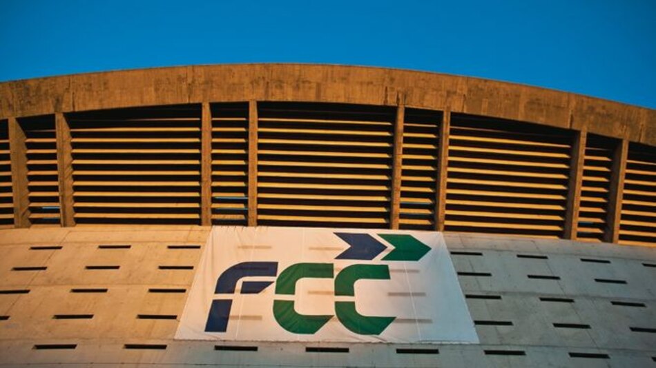 FCC consuma la venta del 49% de Aqualia