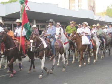 Sin efigie, bugabeños alaban a la virgen de la Candelaria