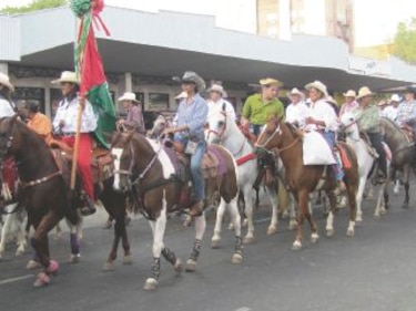 Sin efigie, bugabeños alaban a la virgen de la Candelaria