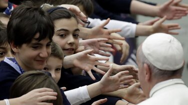 Papa Francisco fustiga a Europa y Estados Unidos por vender armas