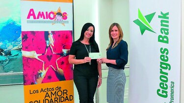 St. Georges Bank entrega donación a Fanlyc
