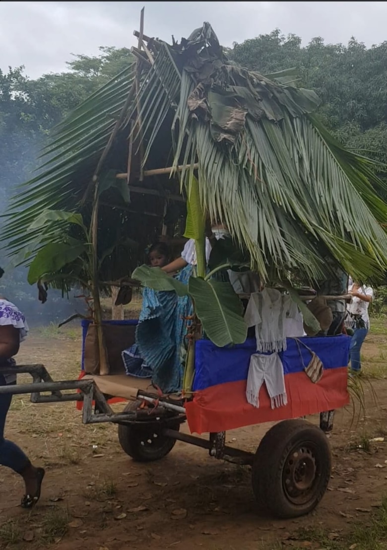 Con desfile de carretas, Isla Cañas celebra el 3 de noviembre