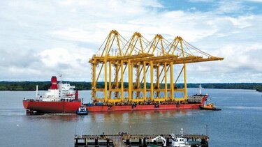 Buenaventura recibe grúas