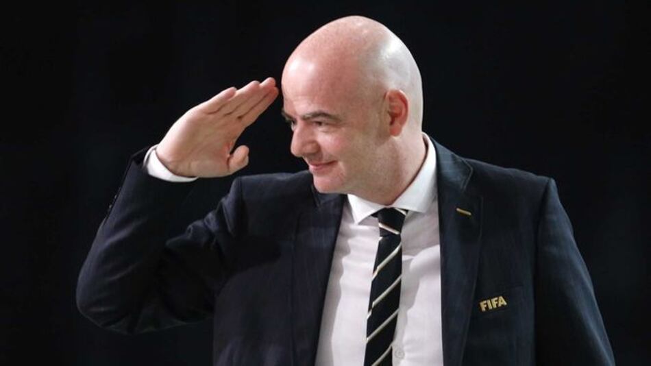 Football Leaks señala la cercanía de Infantino con un magistrado suizo