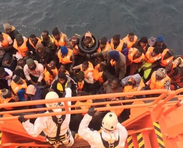 Rescatados 64 migrantes en embarcaciones a la deriva entre España y Marruecos