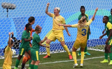 Suecia vence 1-0 a Sudáfrica en apertura del fútbol femenino