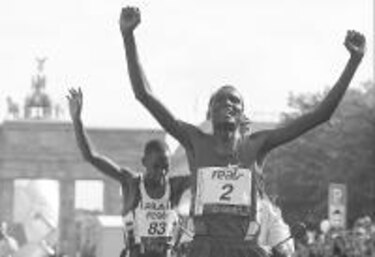 Paul Tergat logra nueva marca mundial