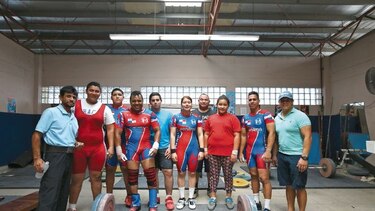 Trabajando para engrandecer las pesas en la capital