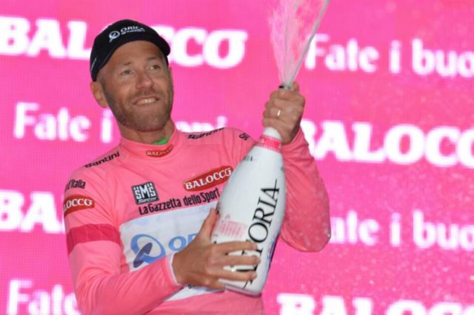 El equipo Orica gana primera etapa del Giro; Tuft primer líder