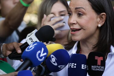 María Corina Machado dice que el ‘nuevo presidente electo’ es Edmundo González Urrutia