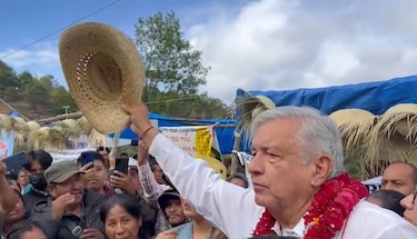 López Obrador anuncia la apertura de los expedientes militares del caso Ayotzinapa