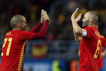 España impone su magia para golear 5-0 a Costa Rica