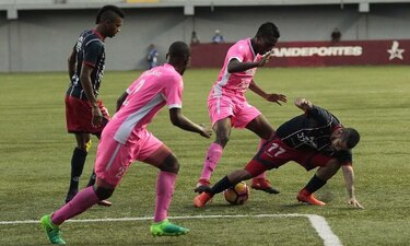 Árabe Unido y Tauro jugarán la final