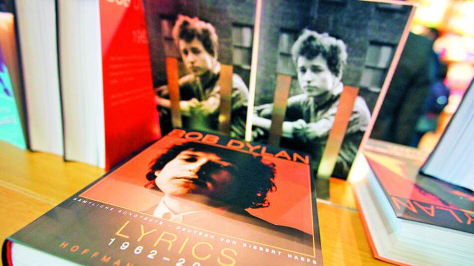 Critican silencio de Bob Dylan