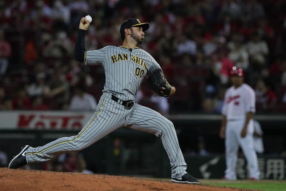 El panameño Javy Guerra inicia pretemporada con los Tigres de Hanshin del béisbol japonés