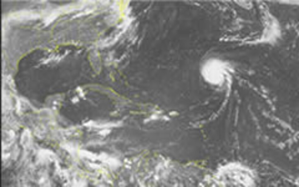 Huracán Bertha vuelve a fortalecerse