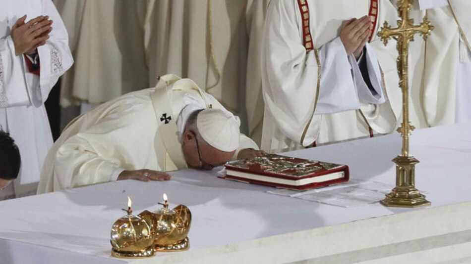 Cracovia: El papa Francisco visita lugares en honor de santos polacos